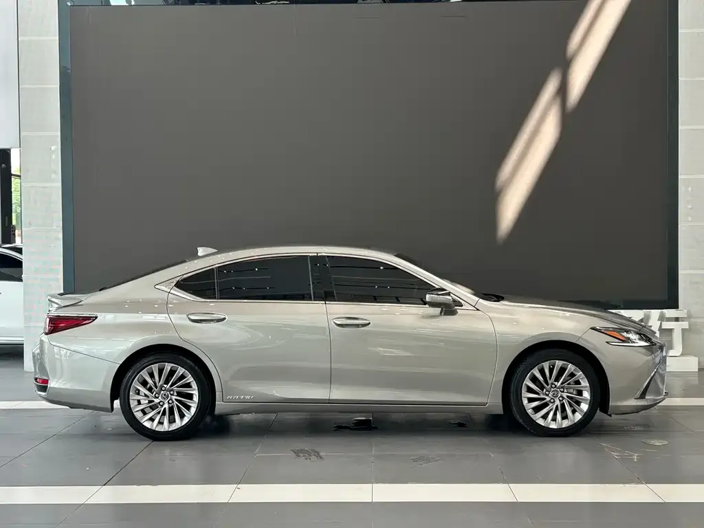 Lexus ES — фото 10