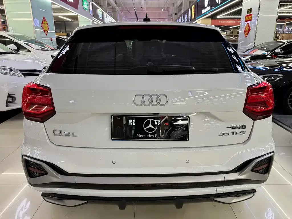 Audi Q2L — фото 5