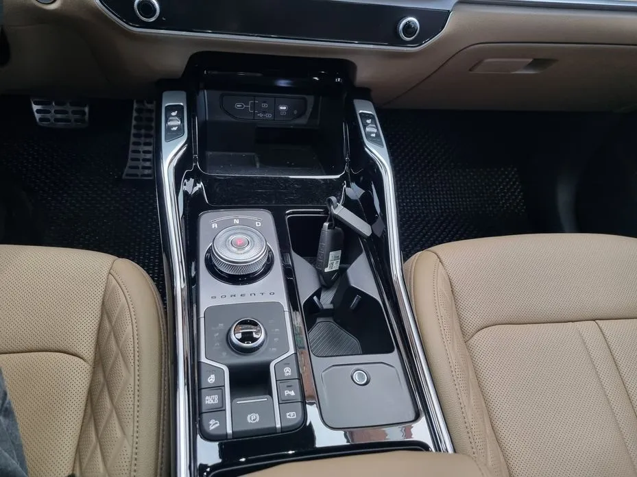 Kia Sorento — фото 7