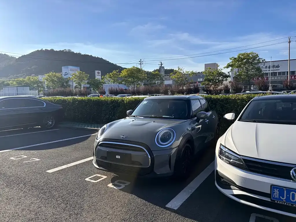 MINI Cooper (3-door)