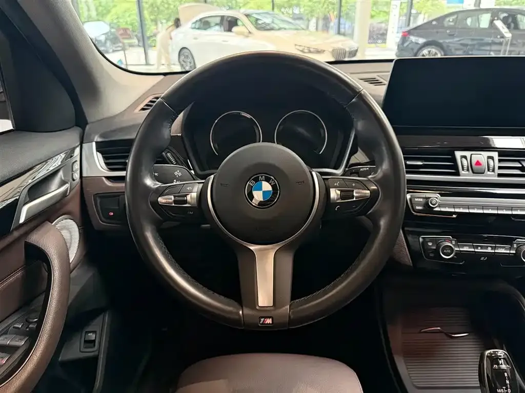 BMW X1 — фото 2