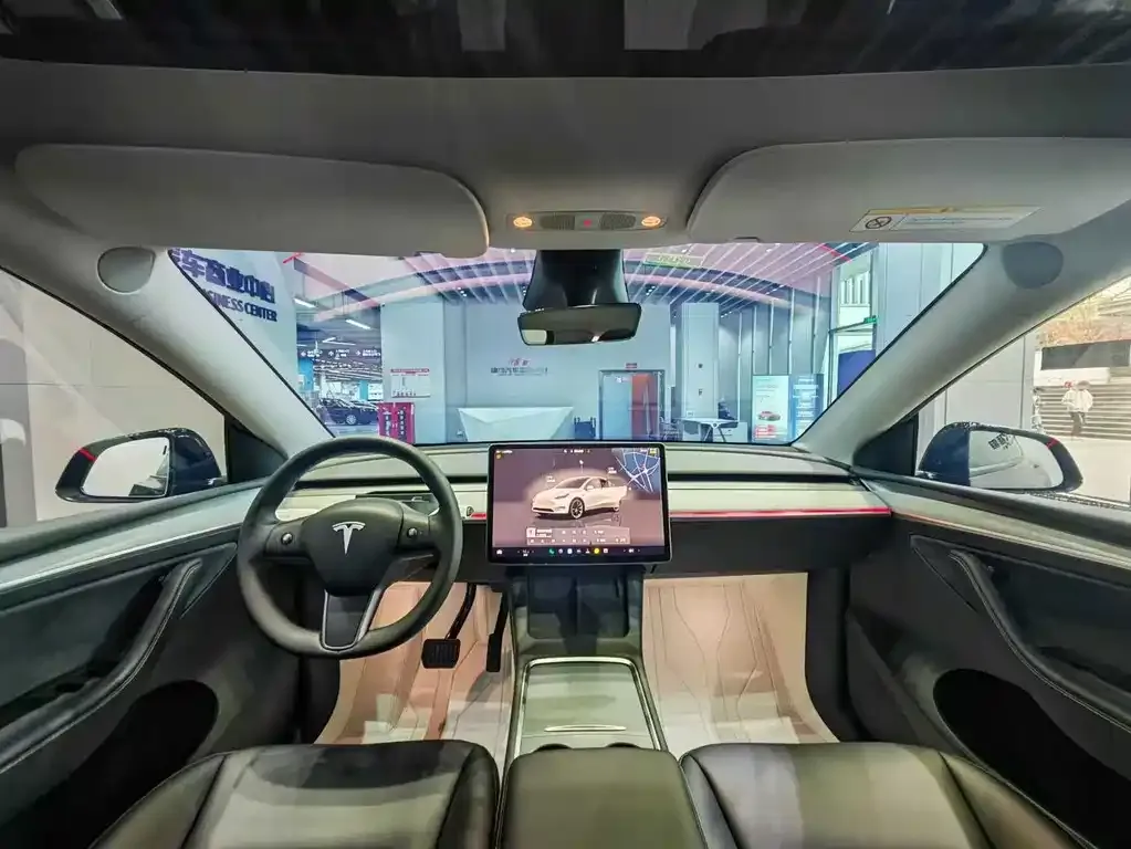 Tesla Model Y — фото 6