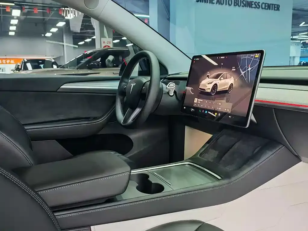 Tesla Model Y — фото 4
