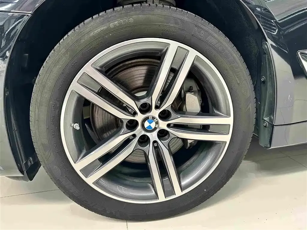 BMW 5 Series — фото 10