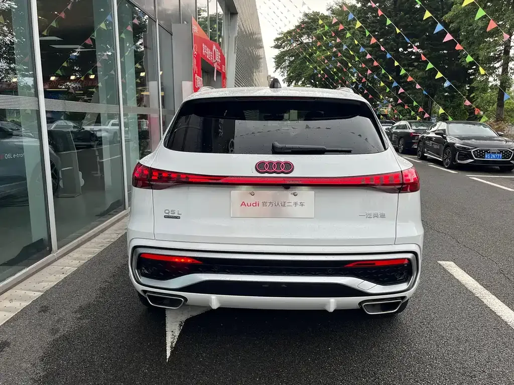 Audi Q5L — фото 9