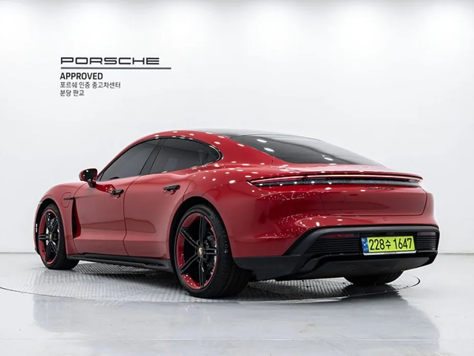 Porsche Taycan — фото 5