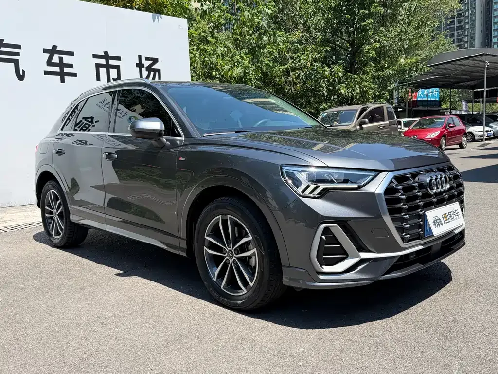 Audi Q3 — фото 10