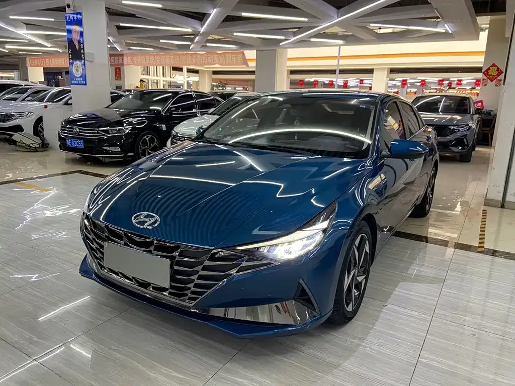 Hyundai Elantra — фото 1