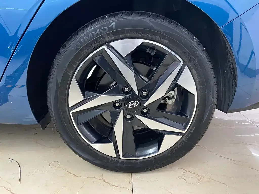 Hyundai Elantra — фото 6