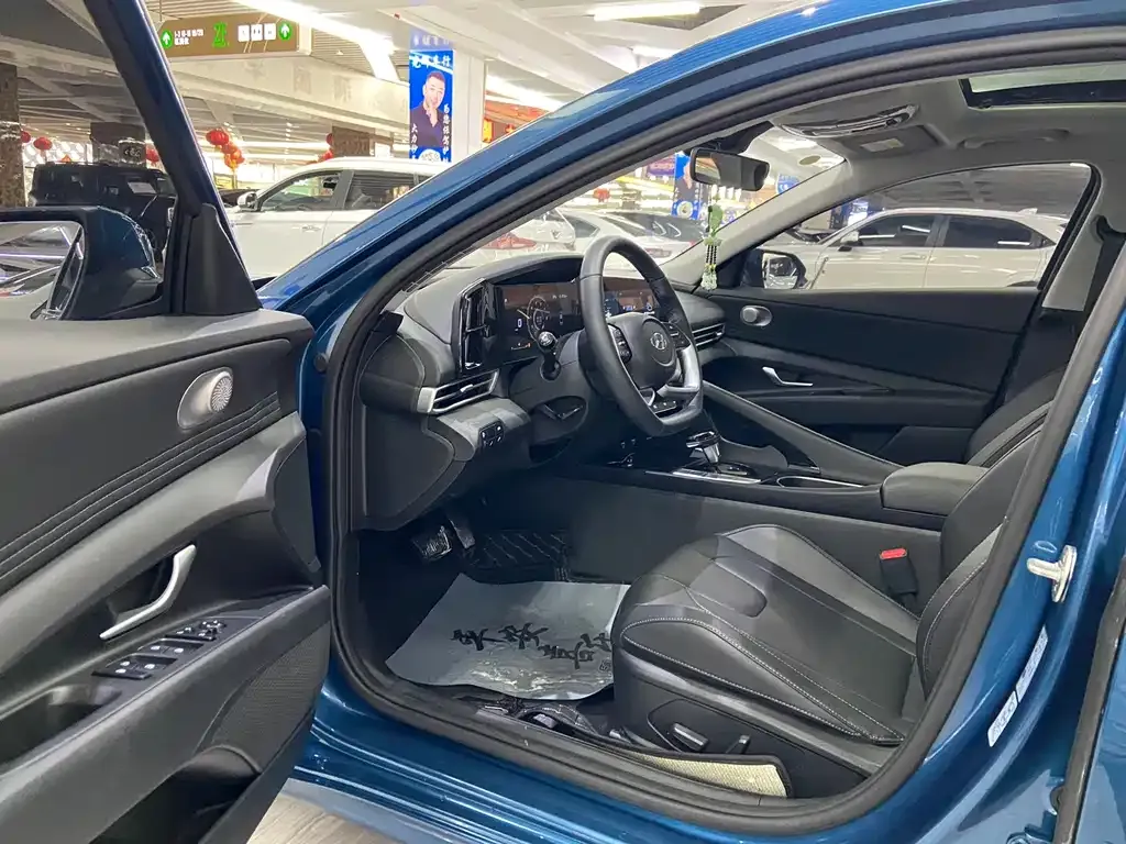 Hyundai Elantra — фото 3