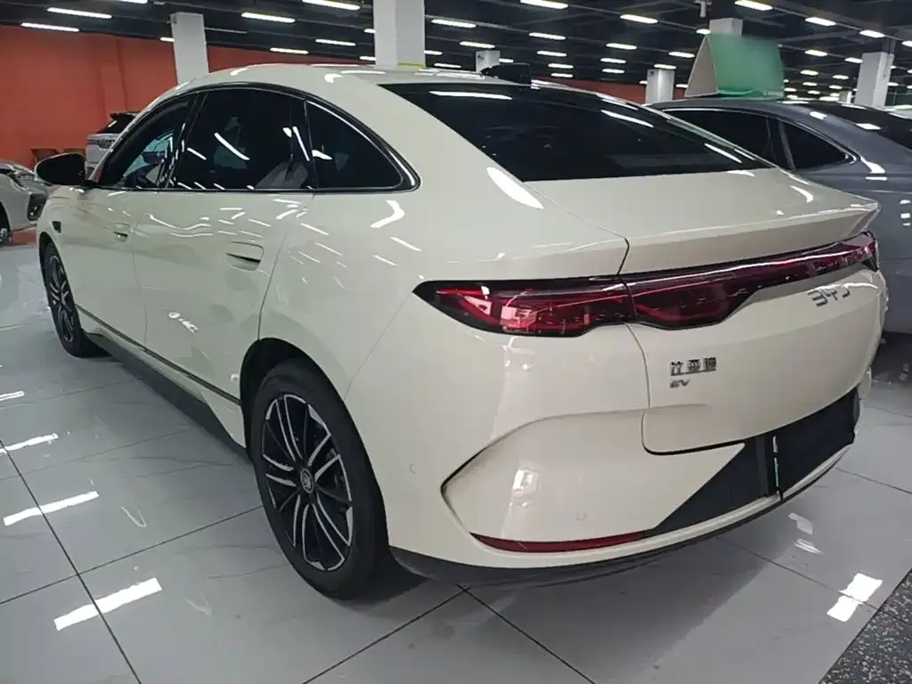 BYD Qin L — фото 8