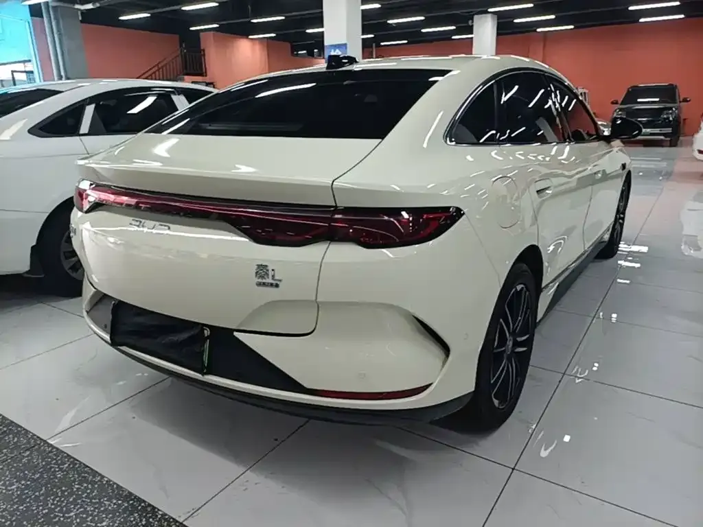 BYD Qin L — фото 9