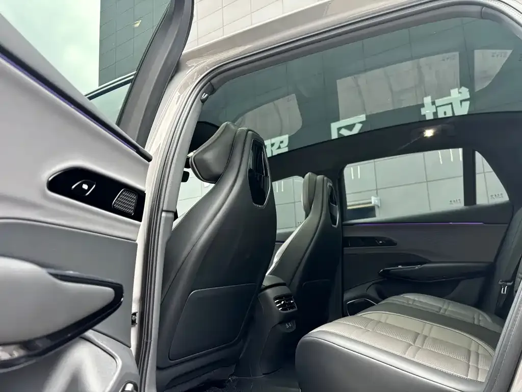 Hongqi EH7 2024 из CN, фото 4