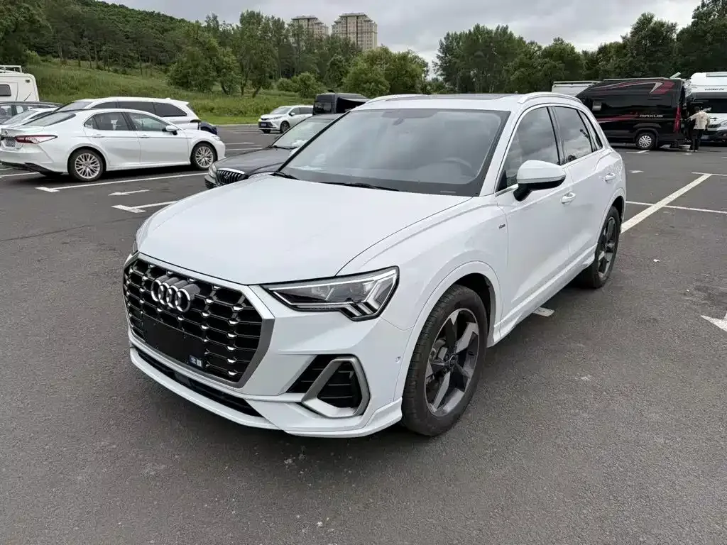 Audi Q3 — фото 1