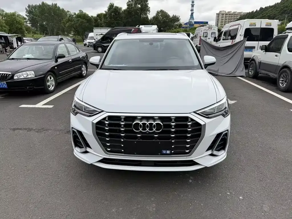 Audi Q3 — фото 10
