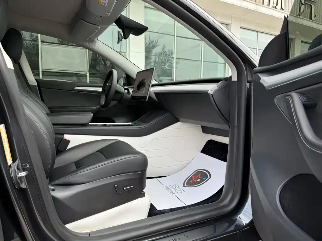 Tesla Model Y — фото 7