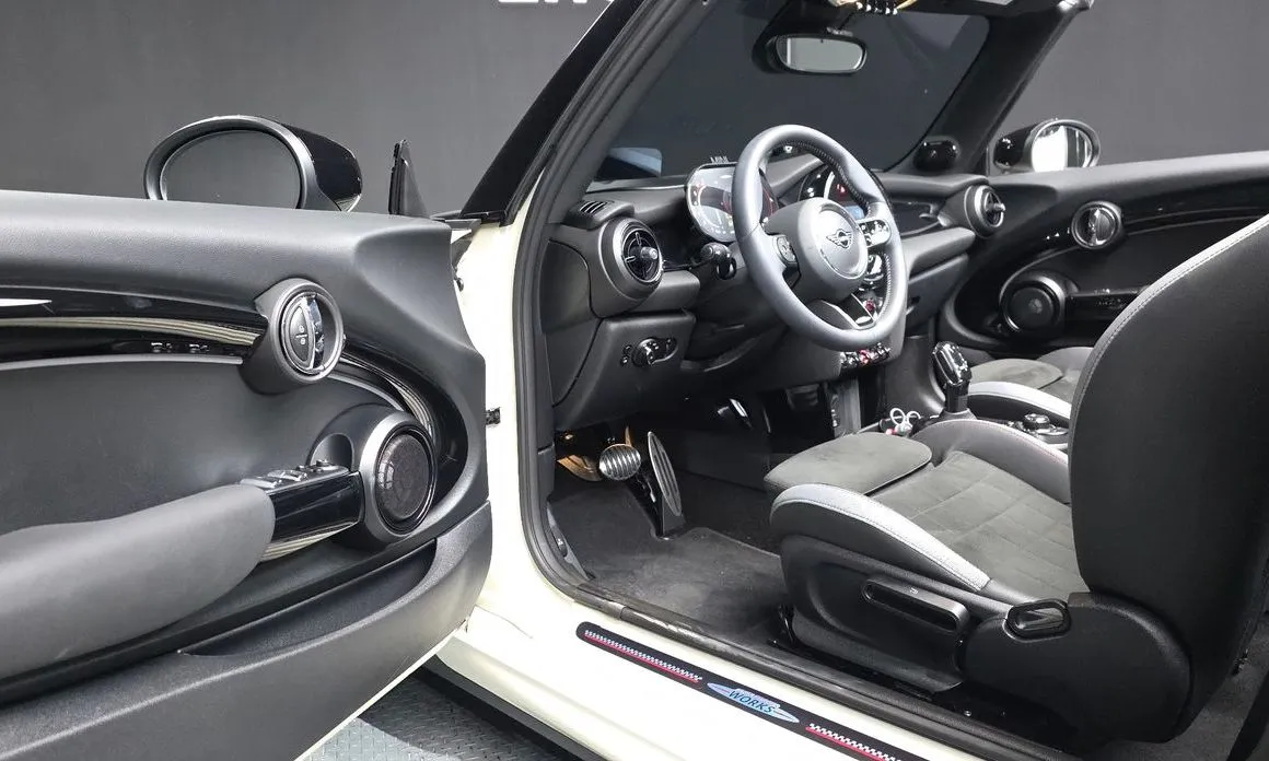 Mini Cooper Convertible 2023 из KR, фото 6