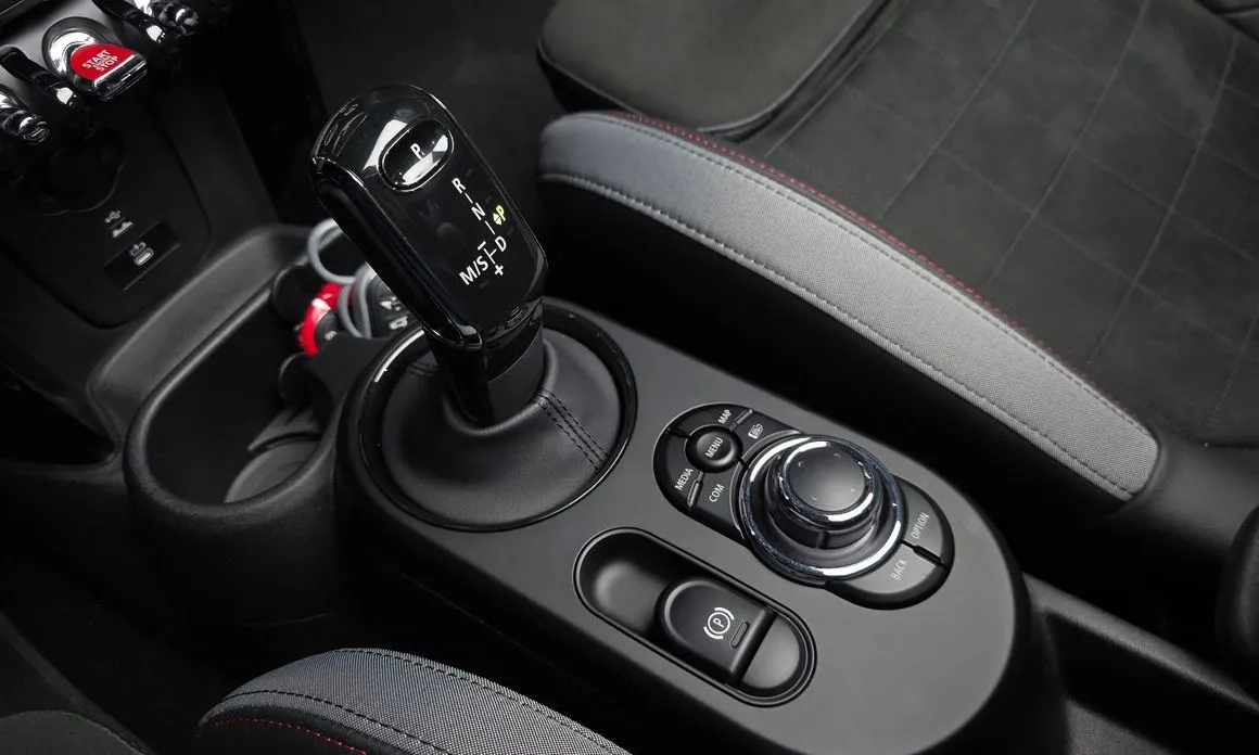 Mini Cooper Convertible 2023 из KR, фото 8