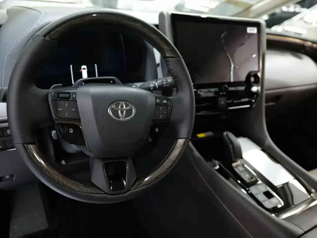 Toyota Alphard — фото 2