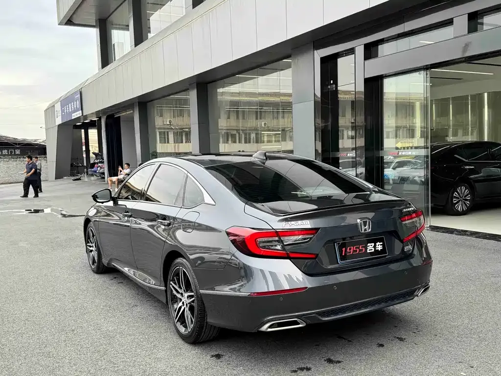 Honda Accord — фото 8