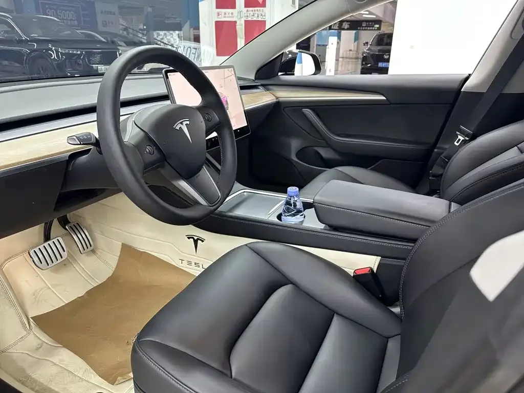 Tesla Model 3 — фото 8