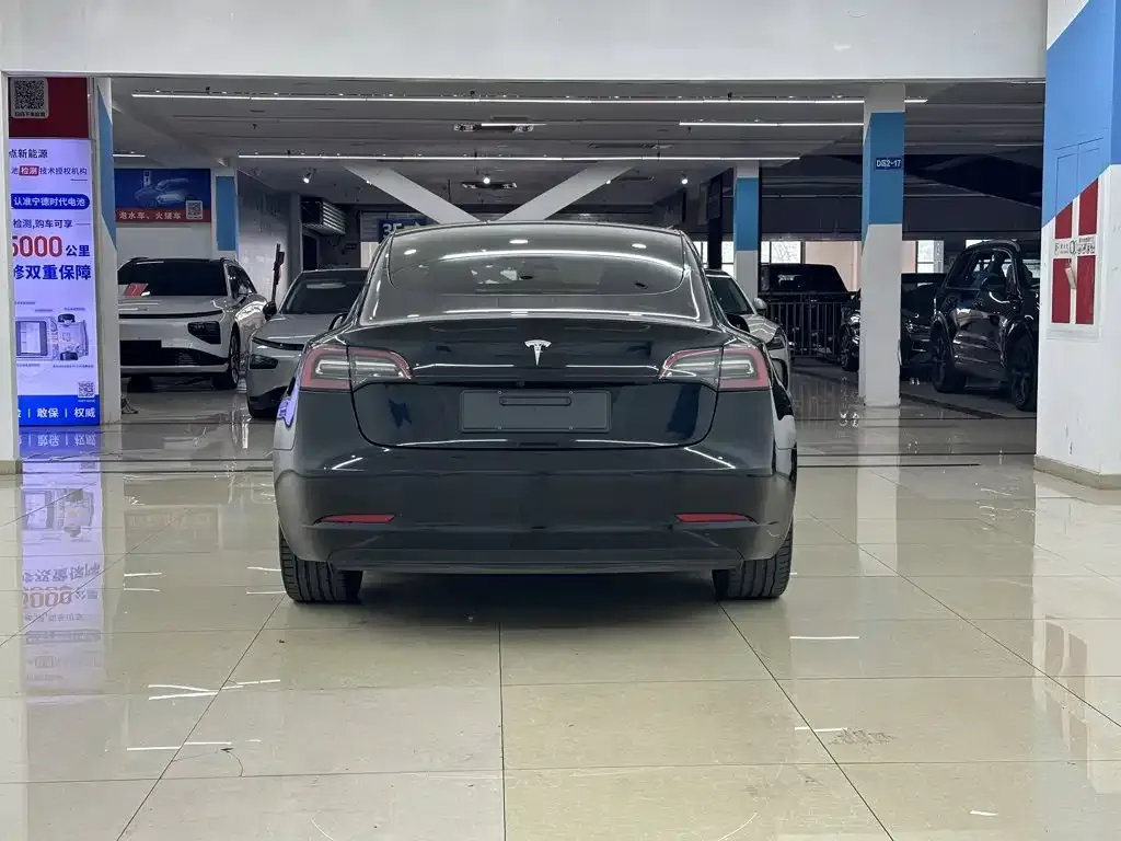 Tesla Model 3 — фото 10