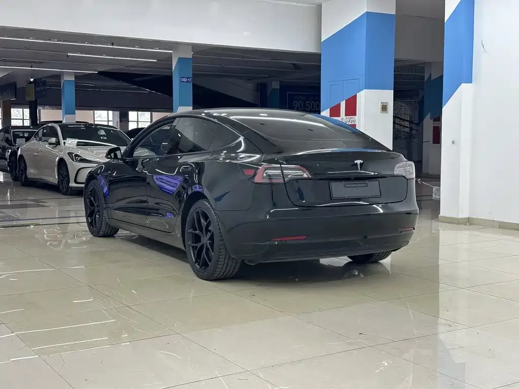 Tesla Model 3 — фото 6