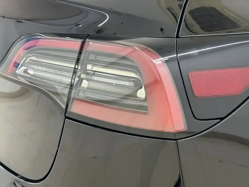Tesla Model 3 — фото 4