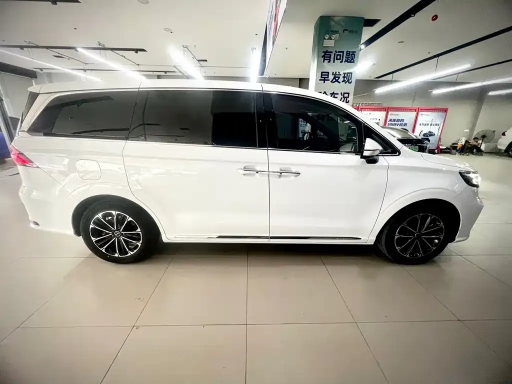 Roewe iMAX8 — фото 8