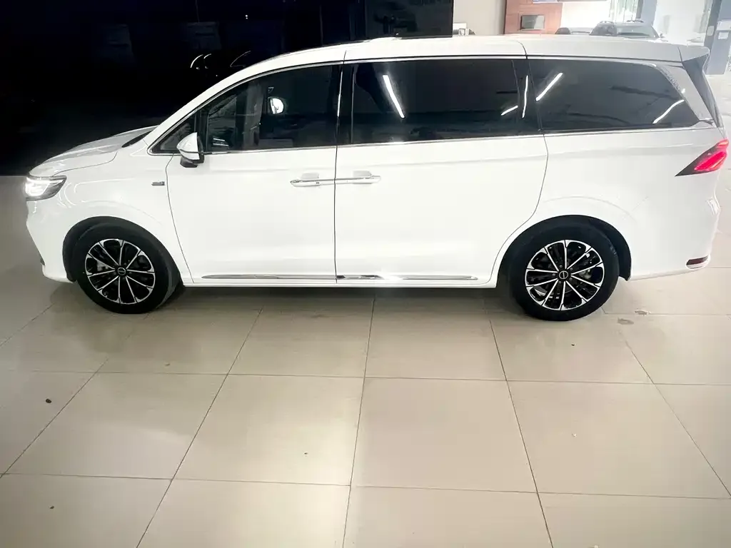 Roewe iMAX8 — фото 2