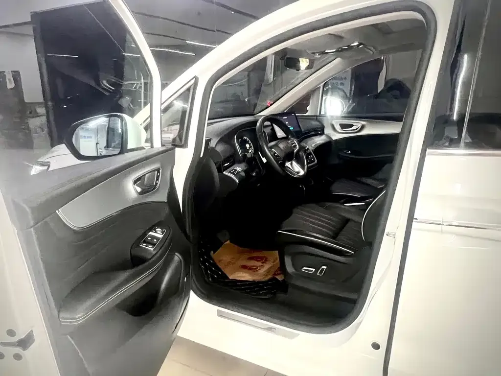 Roewe iMAX8 — фото 10