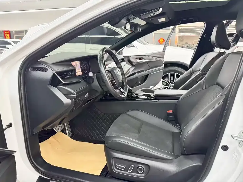 Toyota Camry 2024 из CN, фото 2