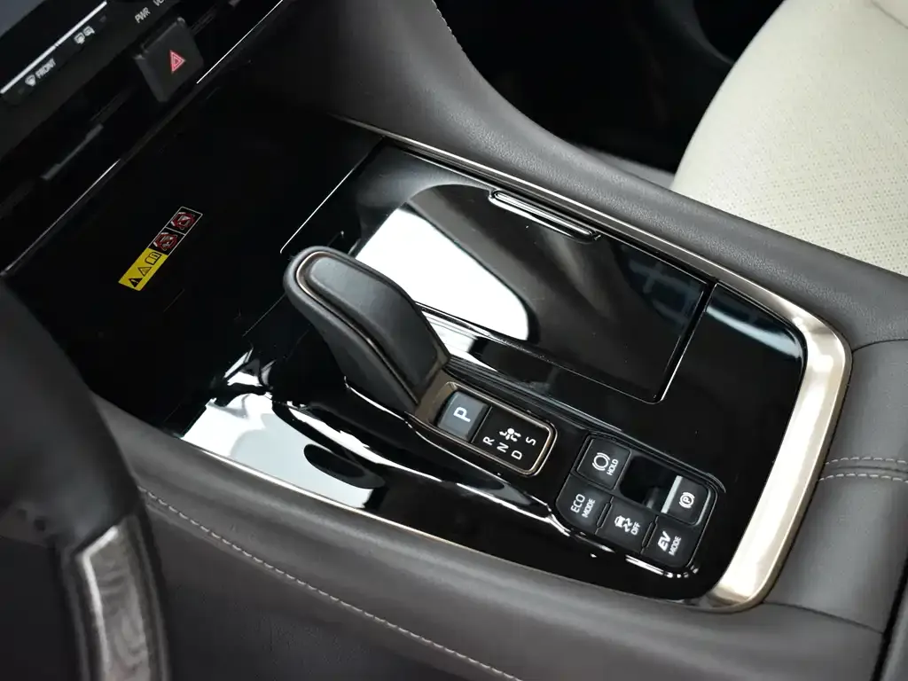 Toyota Alphard — фото 9