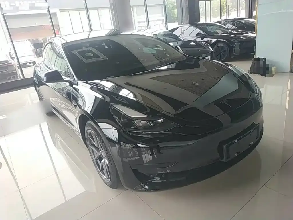 Tesla Model 3 — фото 4