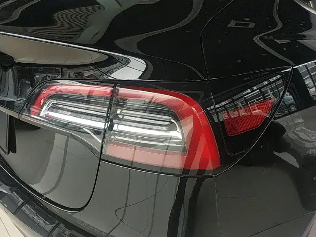 Tesla Model 3 — фото 8