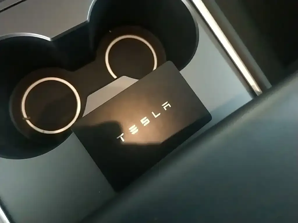 Tesla Model 3 — фото 6