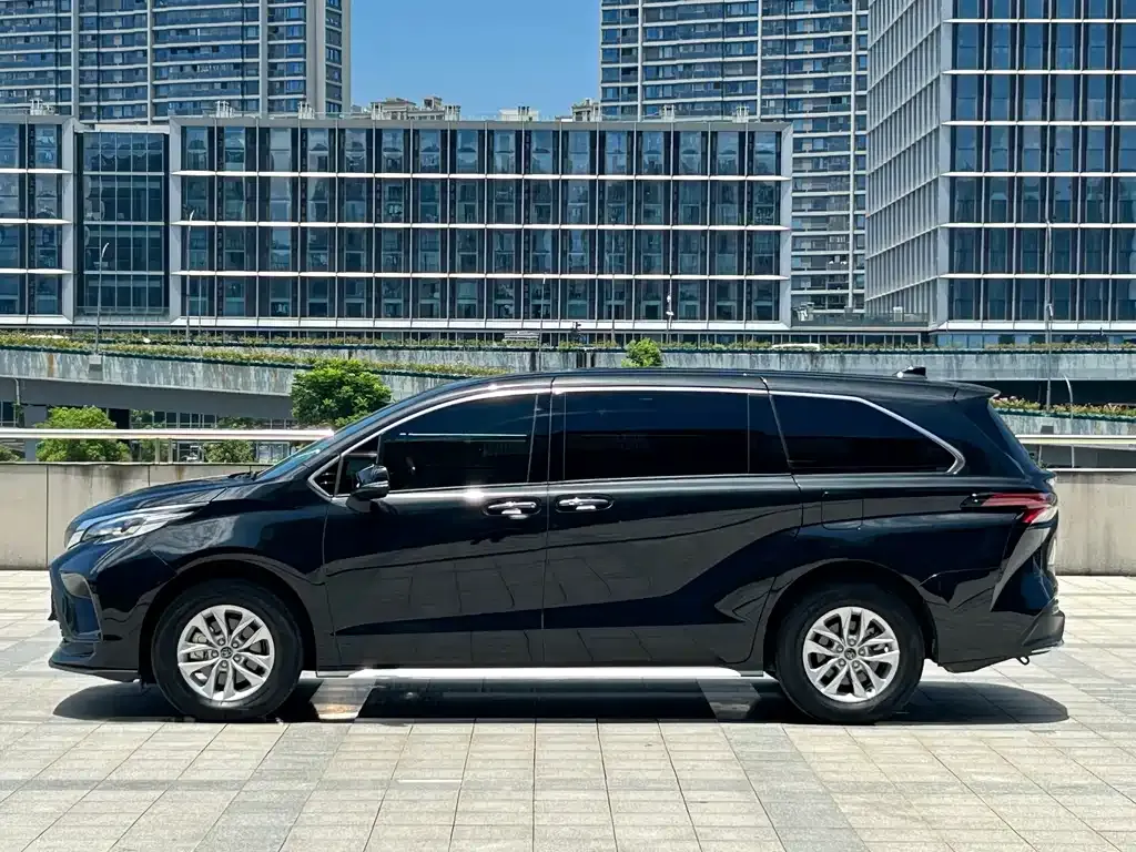 Toyota Granvia — фото 5