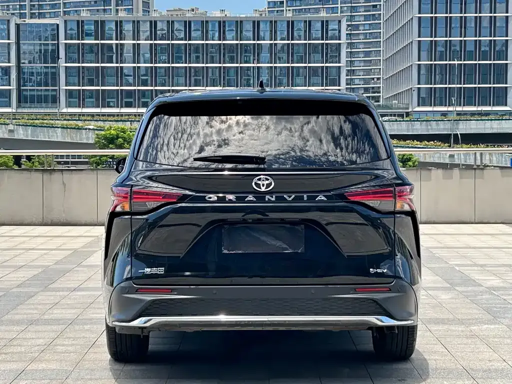 Toyota Granvia — фото 7