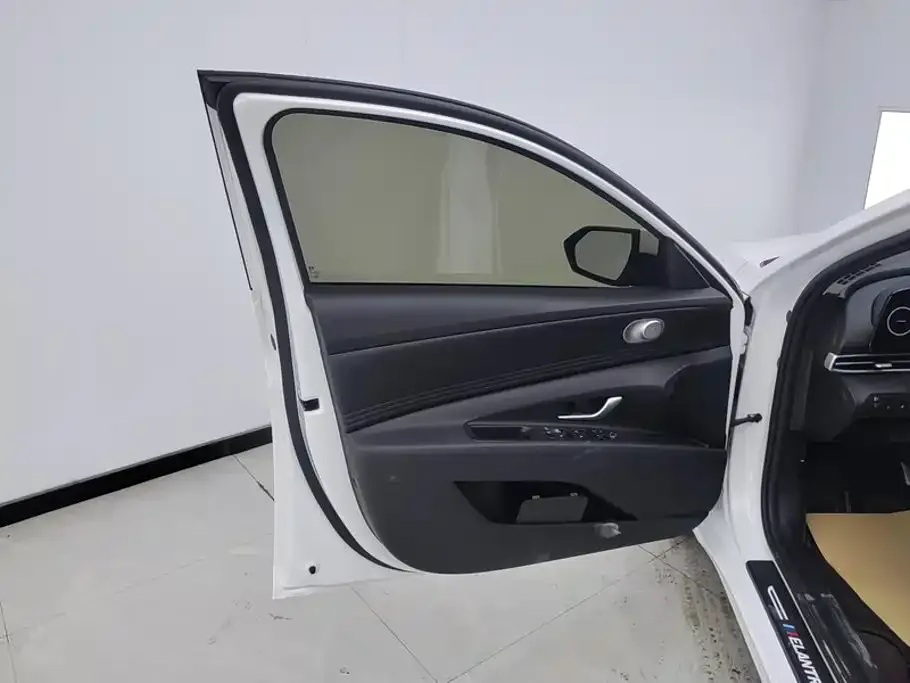 Hyundai Elantra — фото 10