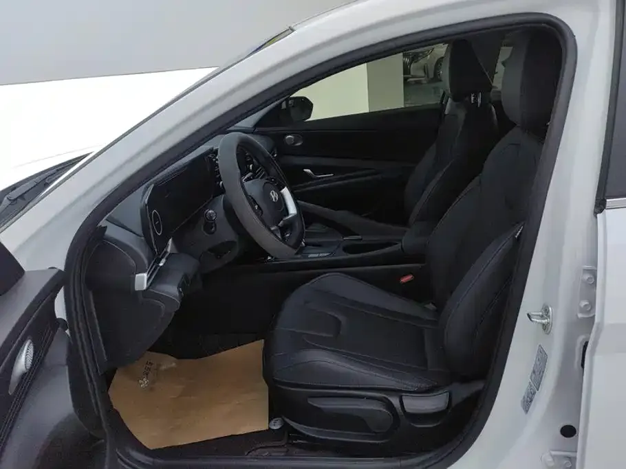 Hyundai Elantra — фото 3