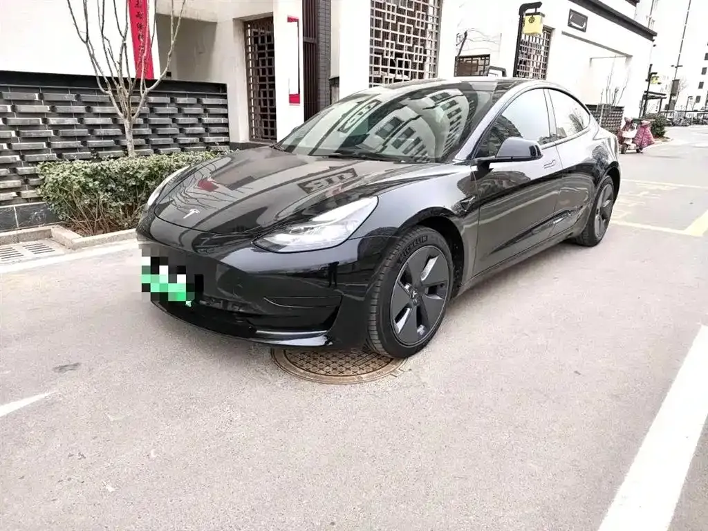 Tesla Model 3 — фото 1