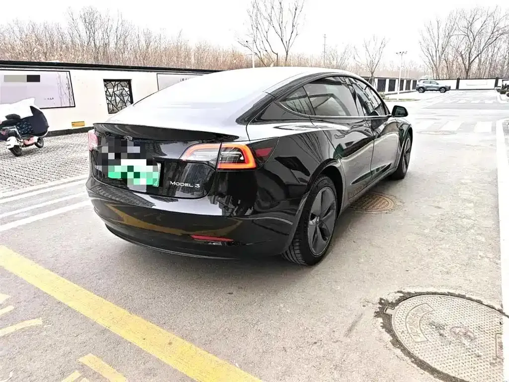 Tesla Model 3 — фото 10
