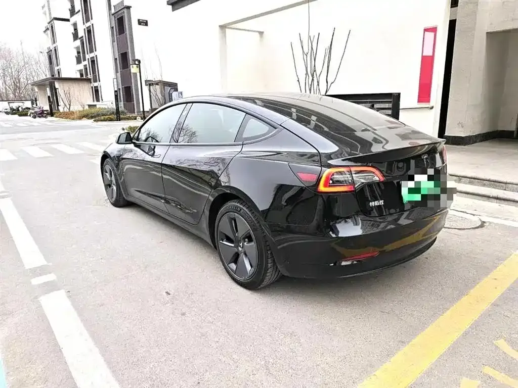Tesla Model 3 — фото 5