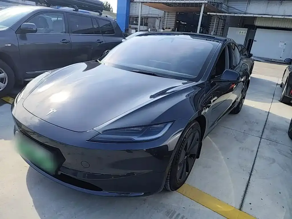 Tesla Model 3 — фото 1