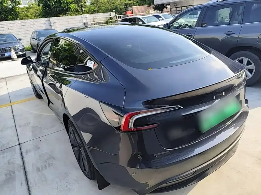 Tesla Model 3 — фото 5