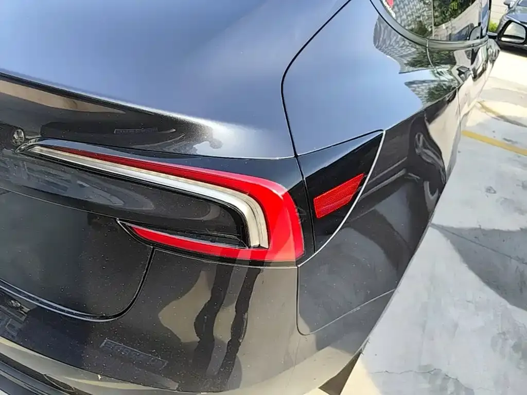 Tesla Model 3 — фото 4