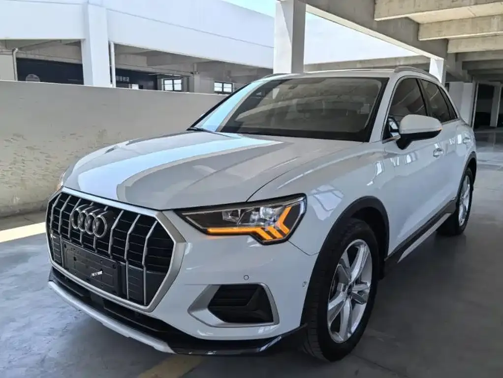 Audi Q3 — фото 1