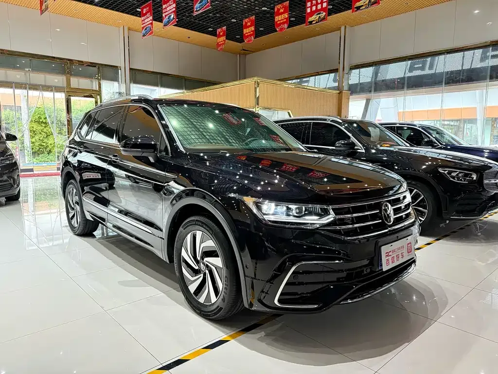 Volkswagen Tiguan L — фото 10
