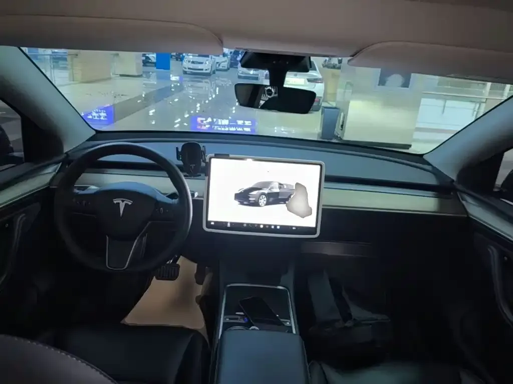 Tesla Model Y — фото 3
