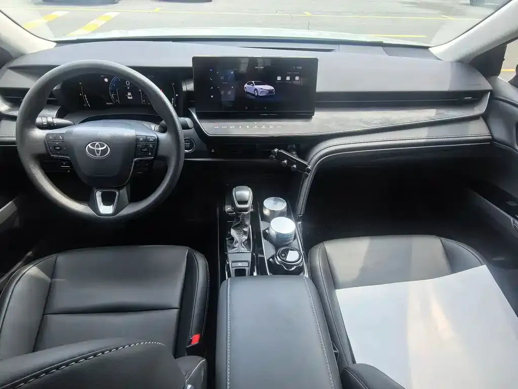 Toyota Camry — фото 6